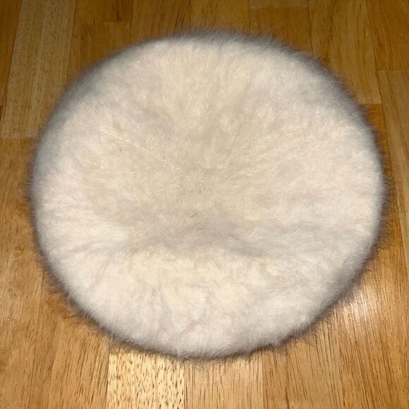 Vintage Women’s Angora Wool Blend Ivory Baret Hat Preppy Old Money Winter - Picture 1 of 5